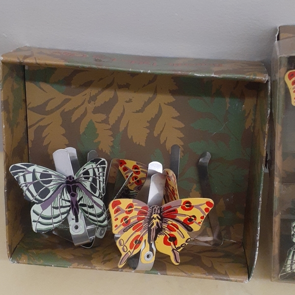 4 pc Butterfly Metal Tablecloth clip holiday deco - Picture 3 of 4